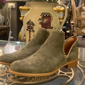 NEW Sundance Green Suede Leather Ankle Boots Size 38